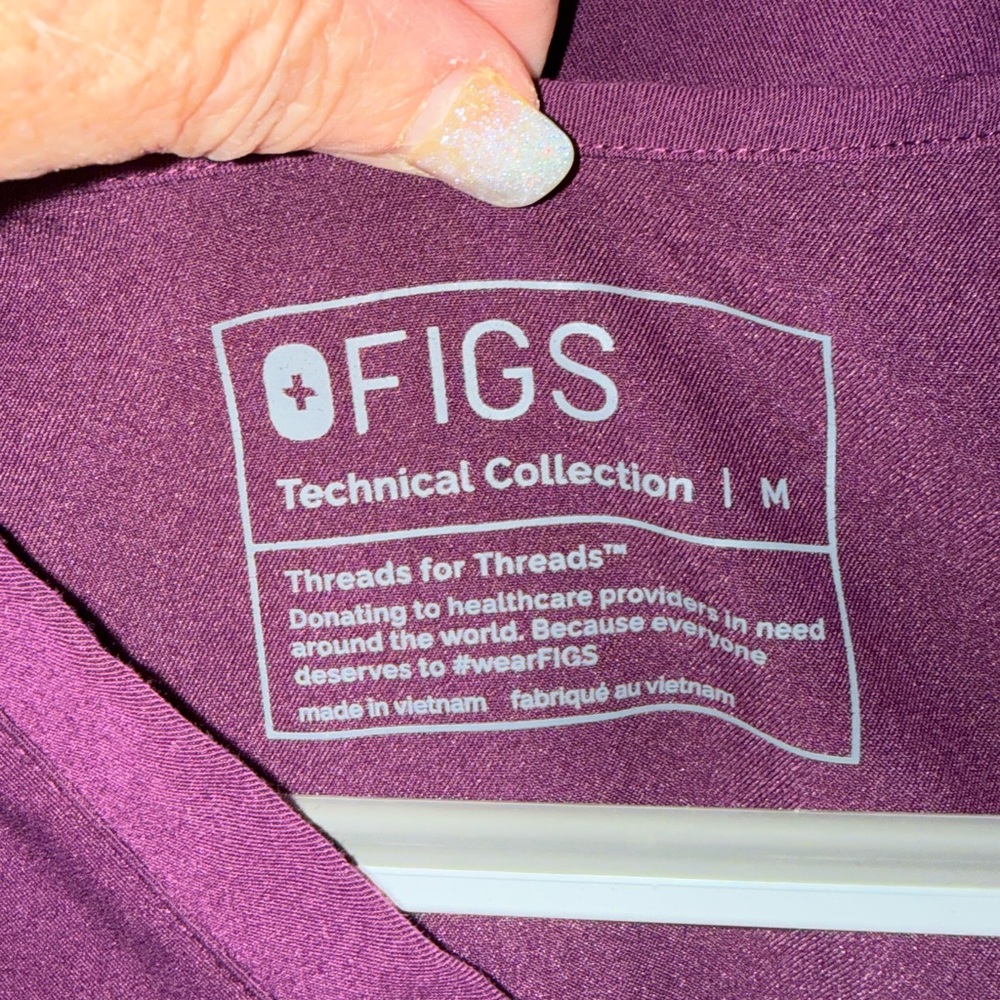 FIGS Performance Top and bottom in Deep Plum/two tone.